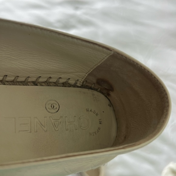 NWT- UNIQUE IVORY COLOR- NOT BEIGE- Chanel Leather Espadrilles Ivory/Black. - Picture 7 of 9
